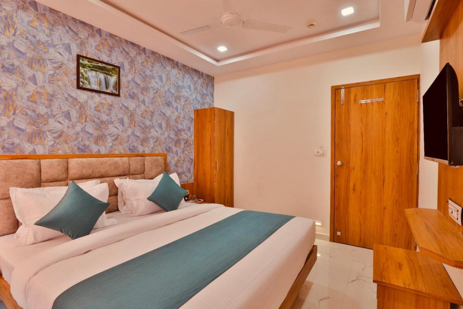 Golden Tower At Delhi Airport Hotel New Delhi