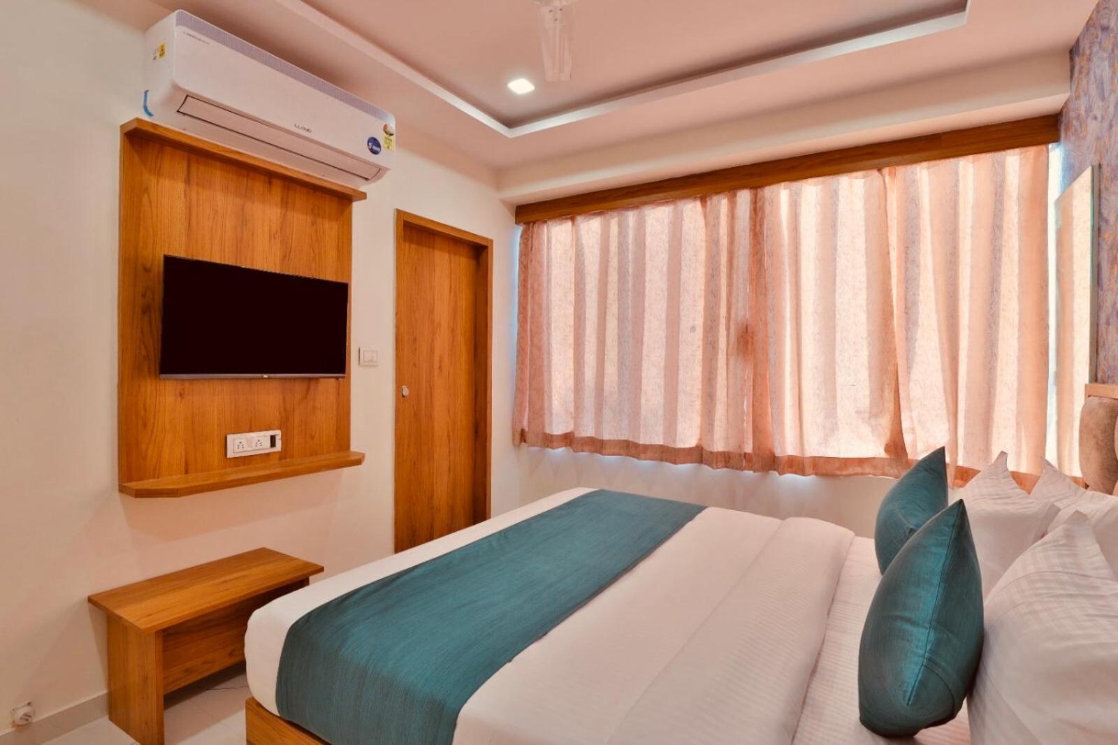Golden Tower At Delhi Airport Hotel New Delhi