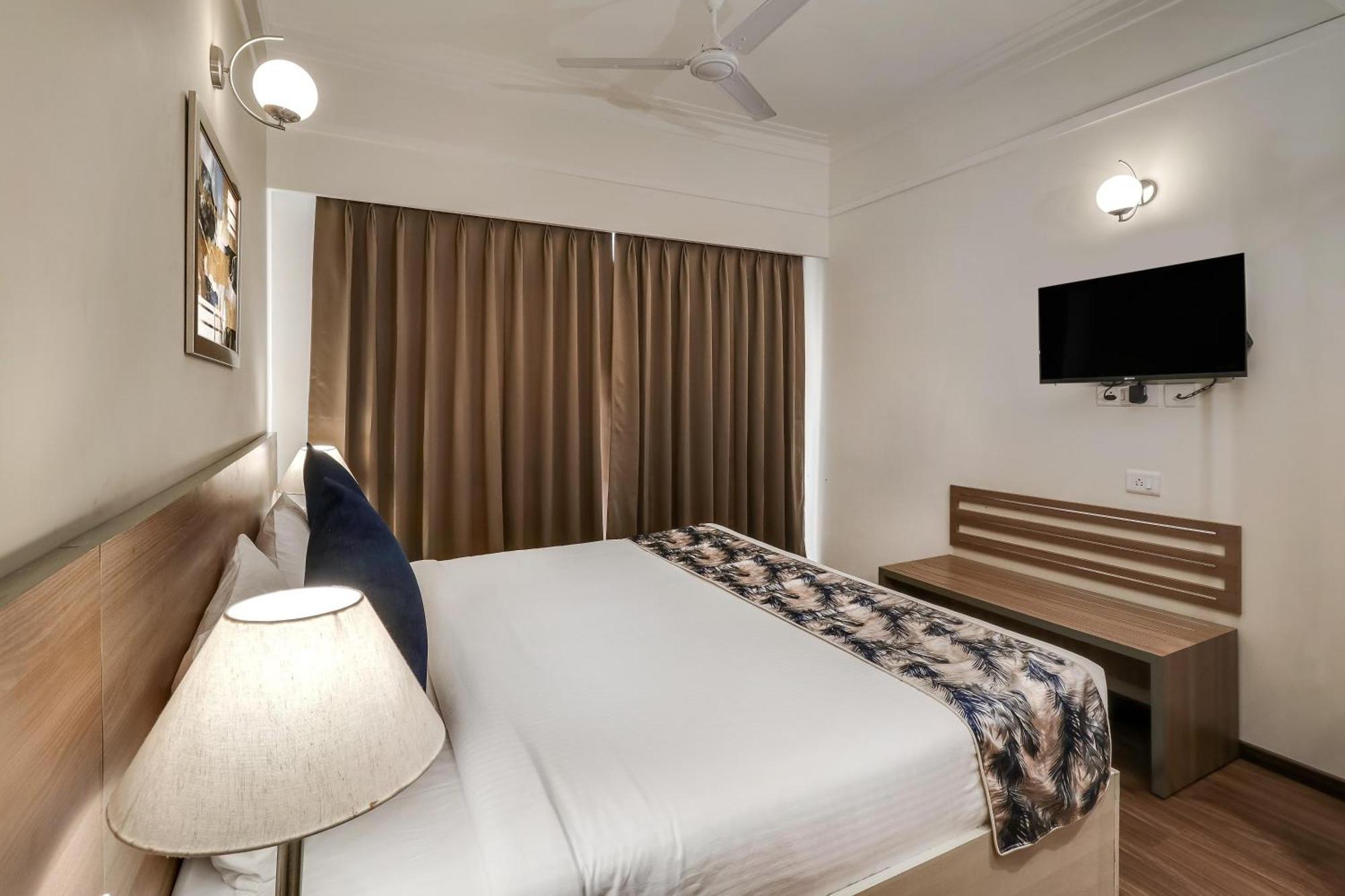 Hotel Golden Tower At Delhi Airport New Delhi