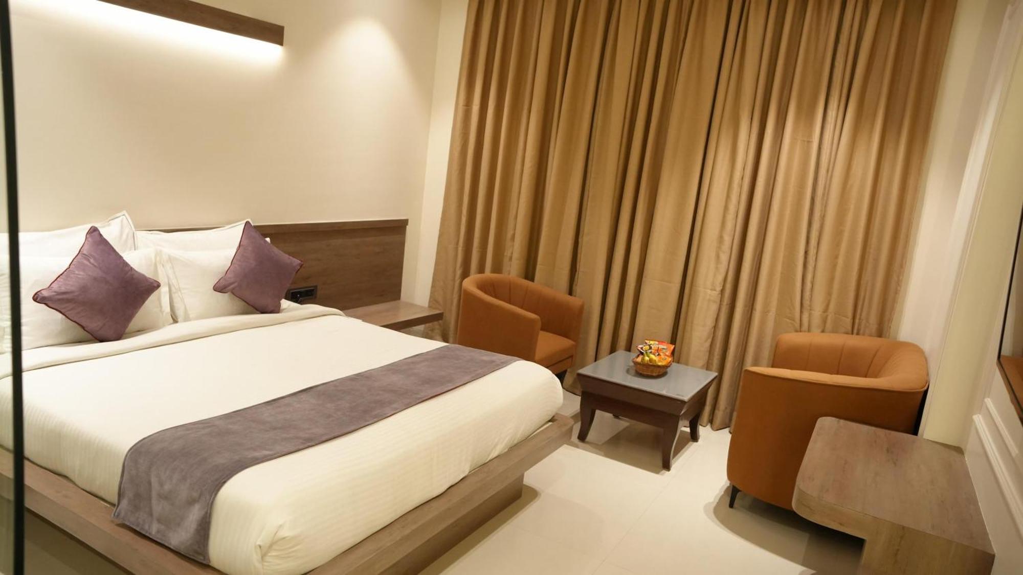 Golden Tower At Delhi Airport Hotel New Delhi