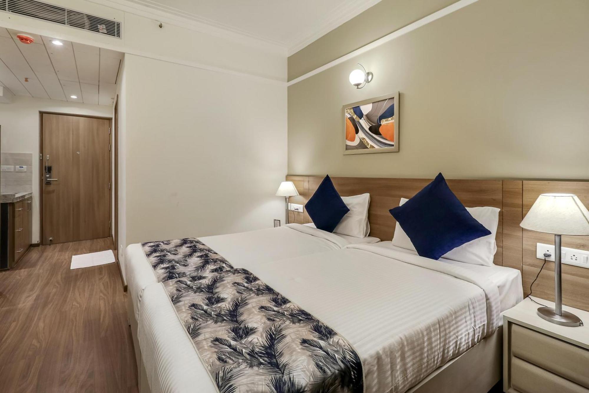 Hotel Golden Tower At Delhi Airport